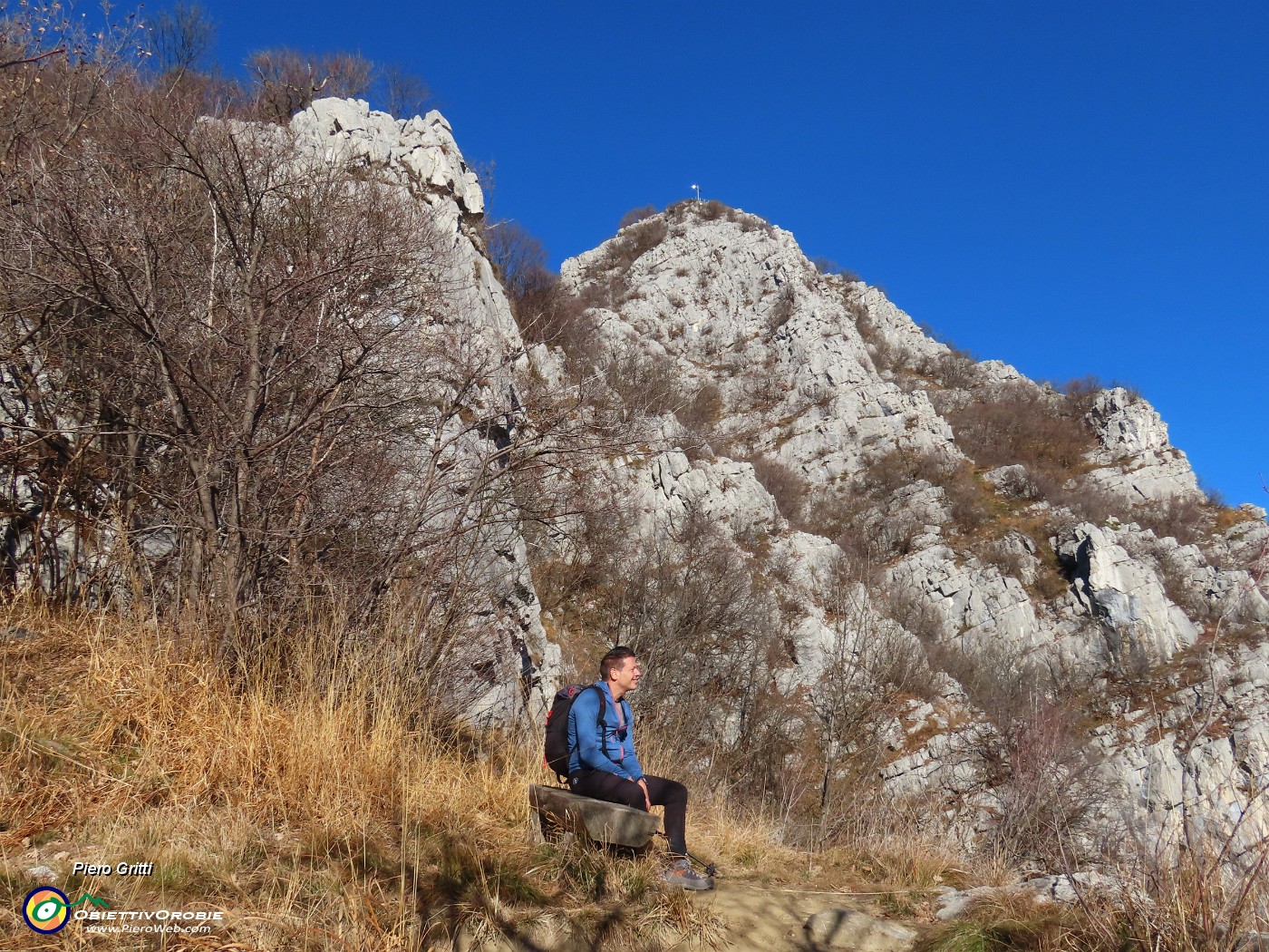 38 Finalmente un attimo di sosta..con vista sul Crocione di San Martino.JPG